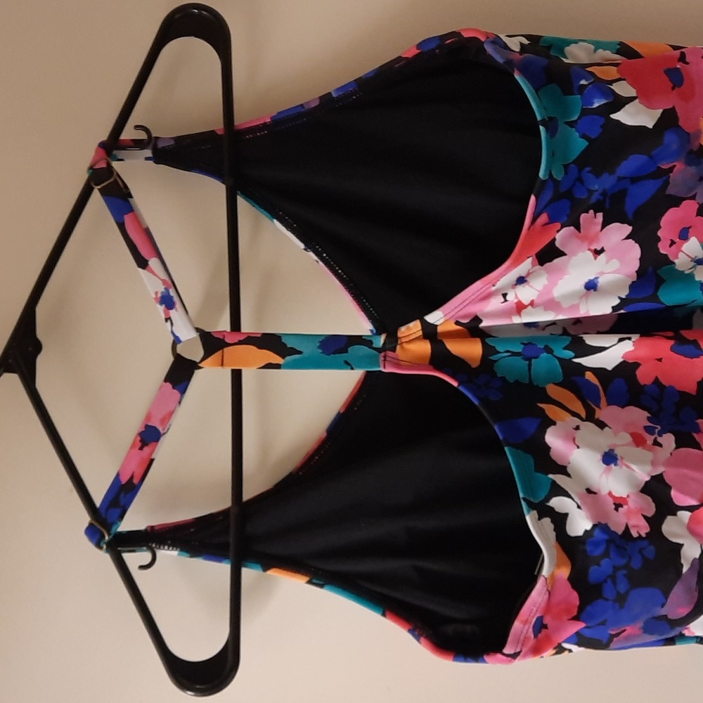 NWT, Island Escape Tellulah Floral Tankini Swim Top - Picture 5 of 9